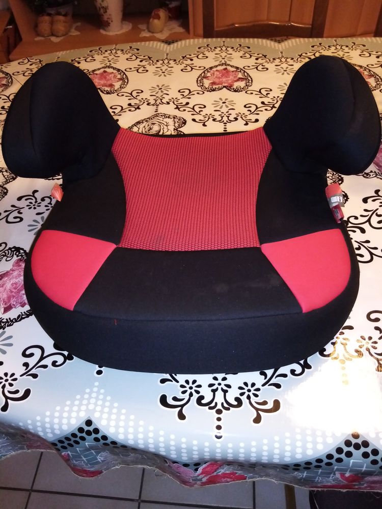  UN SIEGE REHAUSSEUR POUR VOITURE POUR ENFANT 15 Saint-Di�-des-Vosges (88)