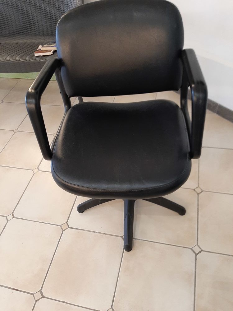 Sieges de coiffeur ou bureau 40 Saint-Fran�ois (97)