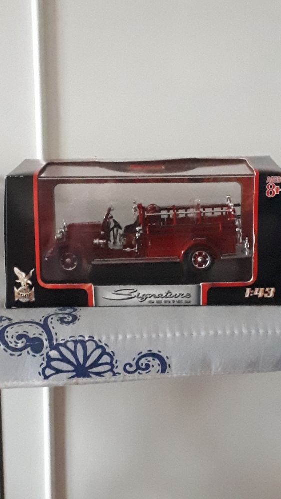 Signature 1/43 M&eacute;tal pompier camion Mack type 75 BV 1935 