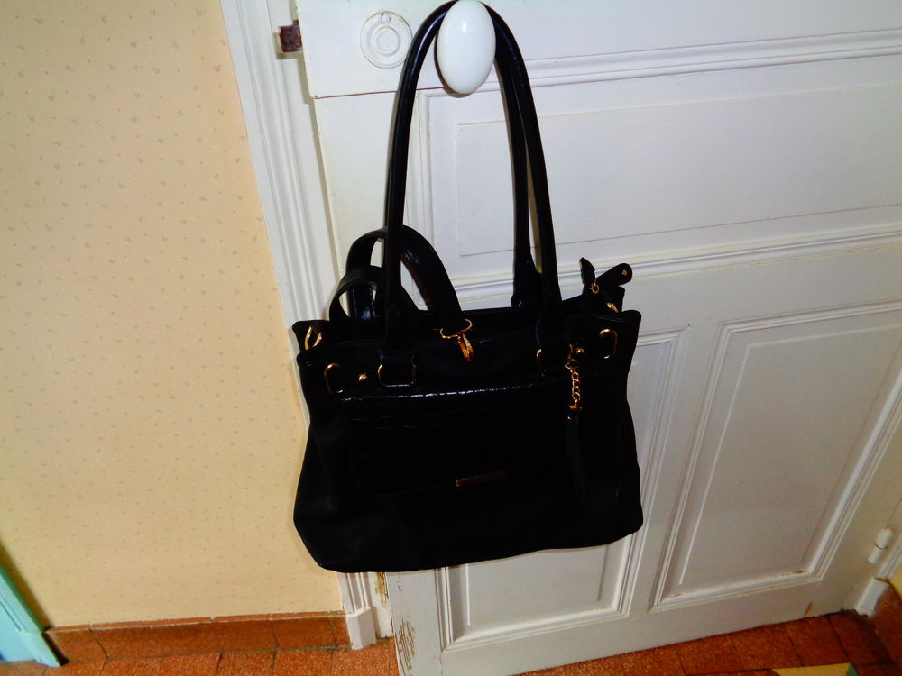 SAC simili cuir TBE noir 4 Trun (61)