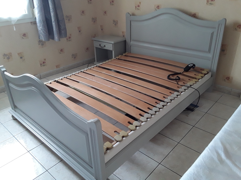 Lit Simple Gris avec Sommier � Lattes 100 Tournes (08)