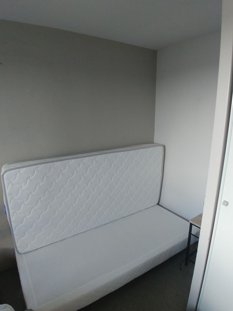 Lit simple (matelas+sommier) 90�190 en tr�s bon �tat 300 Lille (59)