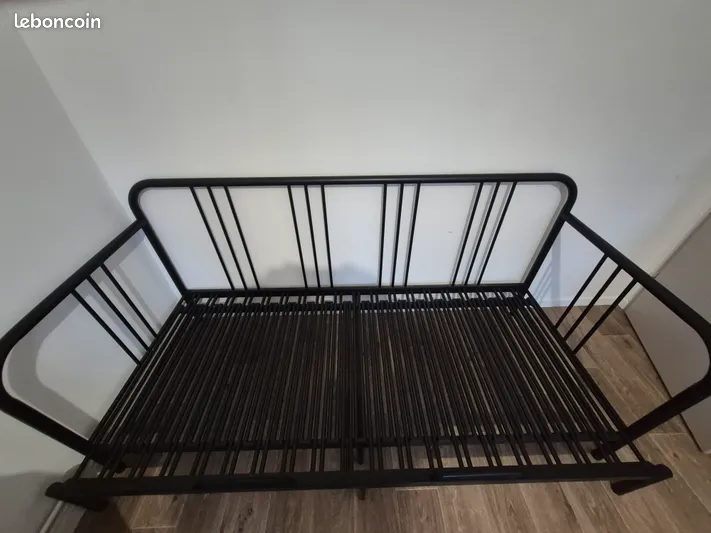 Lit simple 1 place  en fer forg�e 95 Moulins-l�s-Metz (57)