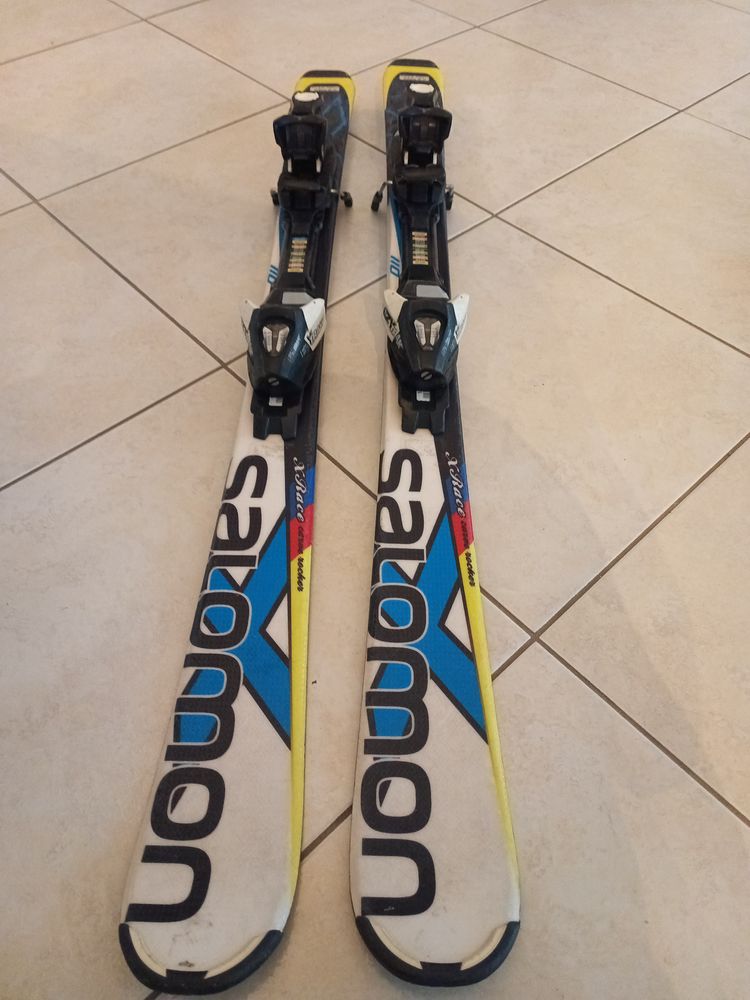 Skis 110cm Salomon tr�s bon �tat, entretenus 30 Collonges (01)
