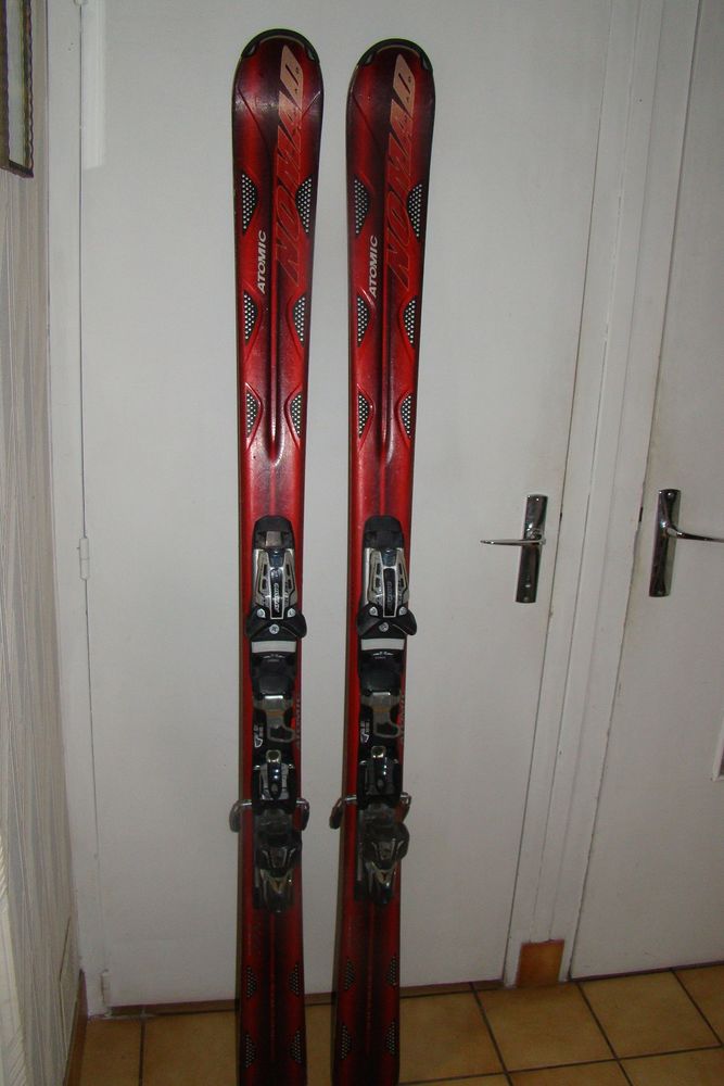 Skis Atomic Nomad 162 cm 
100 Gargenville (78)