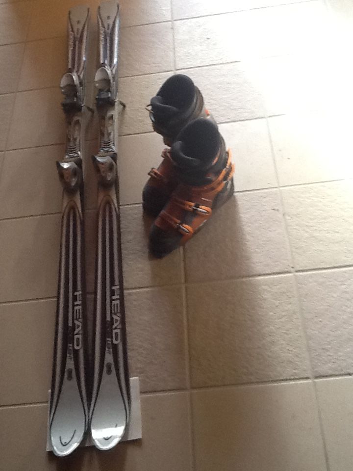 Skis et chaussures 70 Saint-Gervais (85)