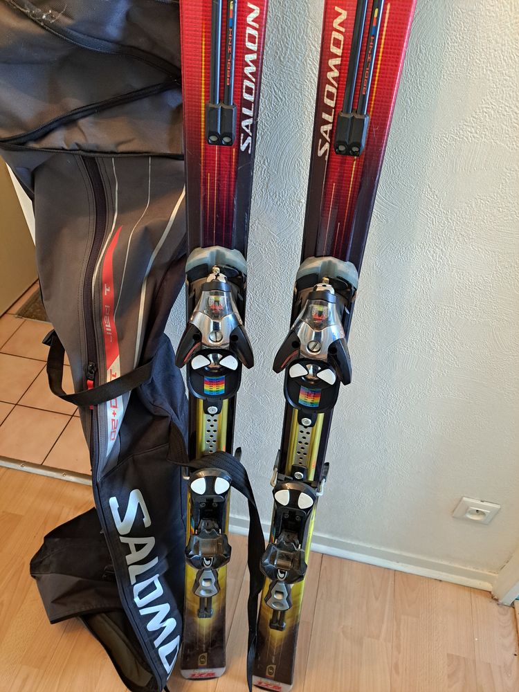 skis crossmax 10 
100 Magny-les-Hameaux (78)