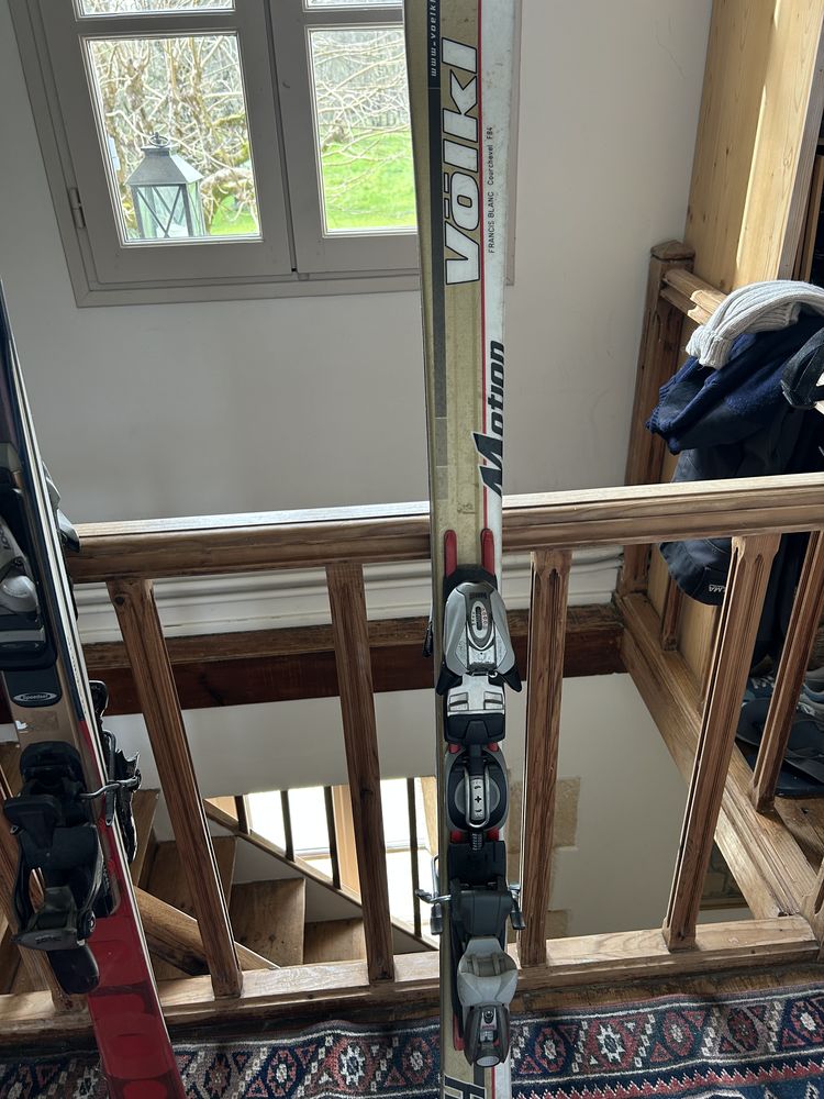 Skis femme 1m53 Volki et b�tons 25 Maurens (24)