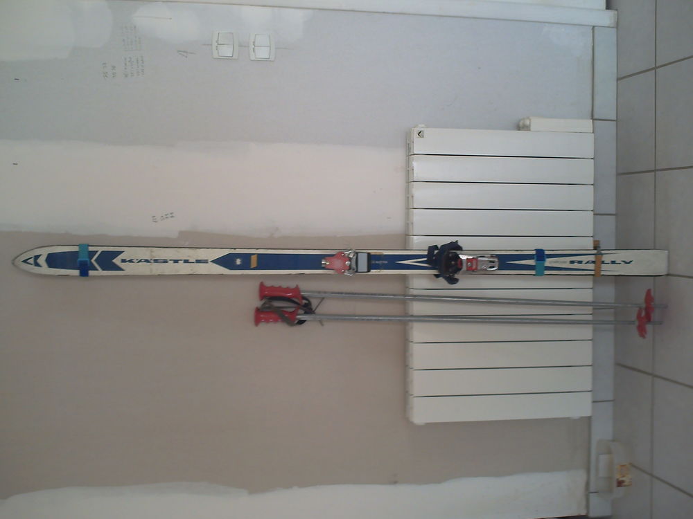 Skis de piste + B�tons 140 B�g�-la-Ville (01)