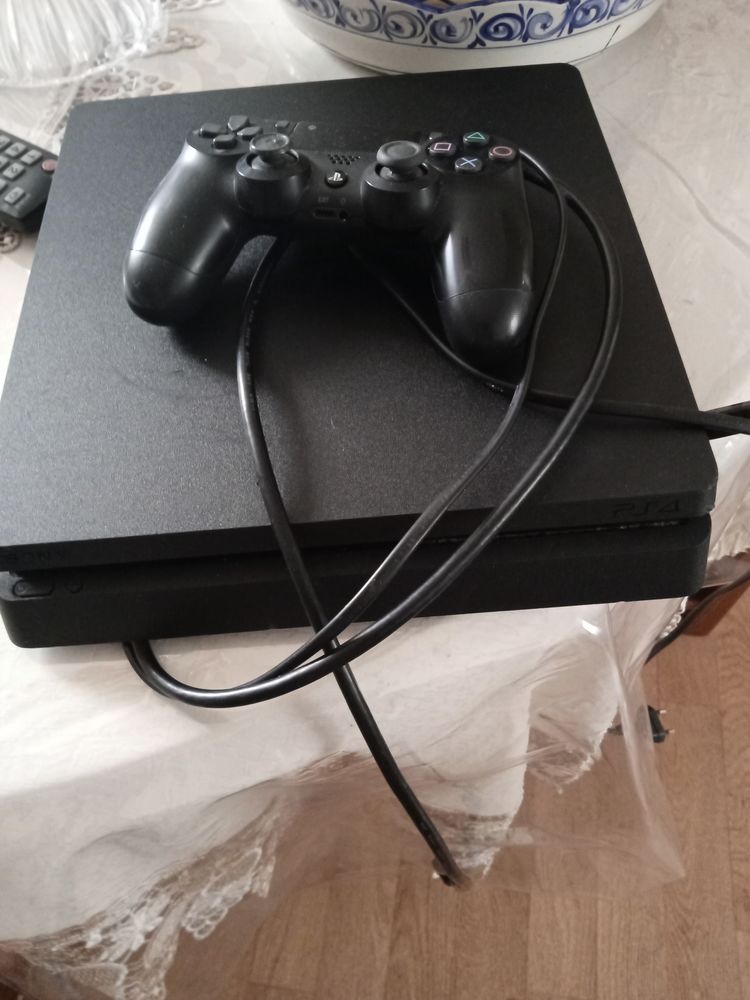 PS4 Slim avec manette 120 Amiens (80)