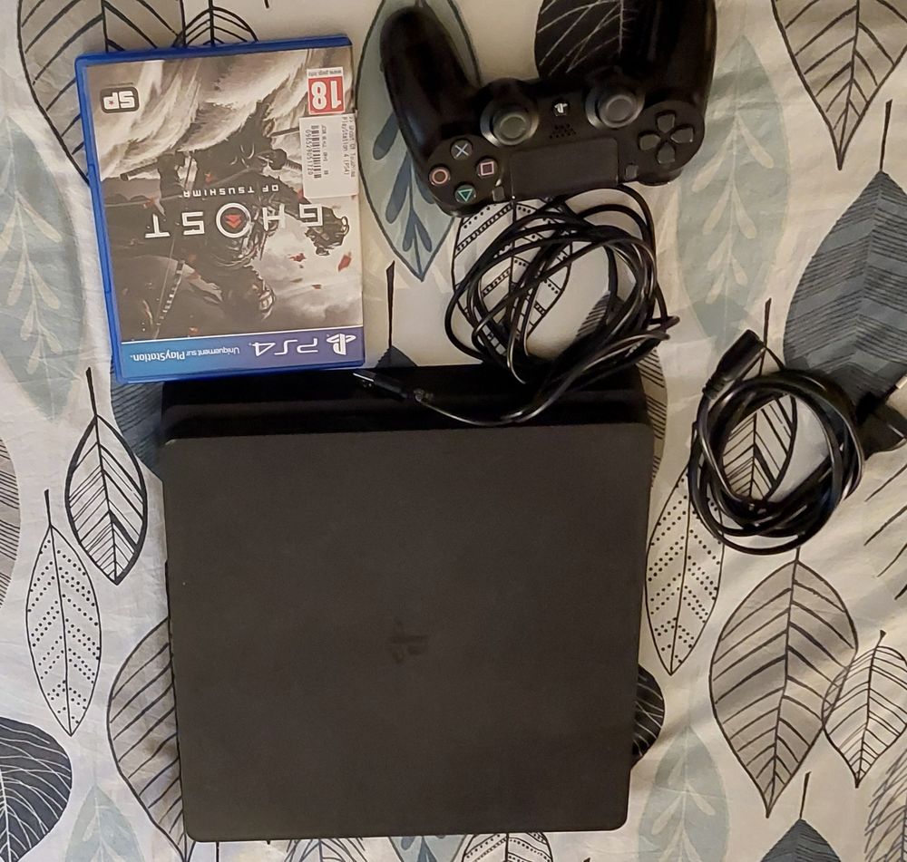 PS4 SLIM 500 GO ET JEU GHOST OF TSUSHIMA 130 Montesson (78)