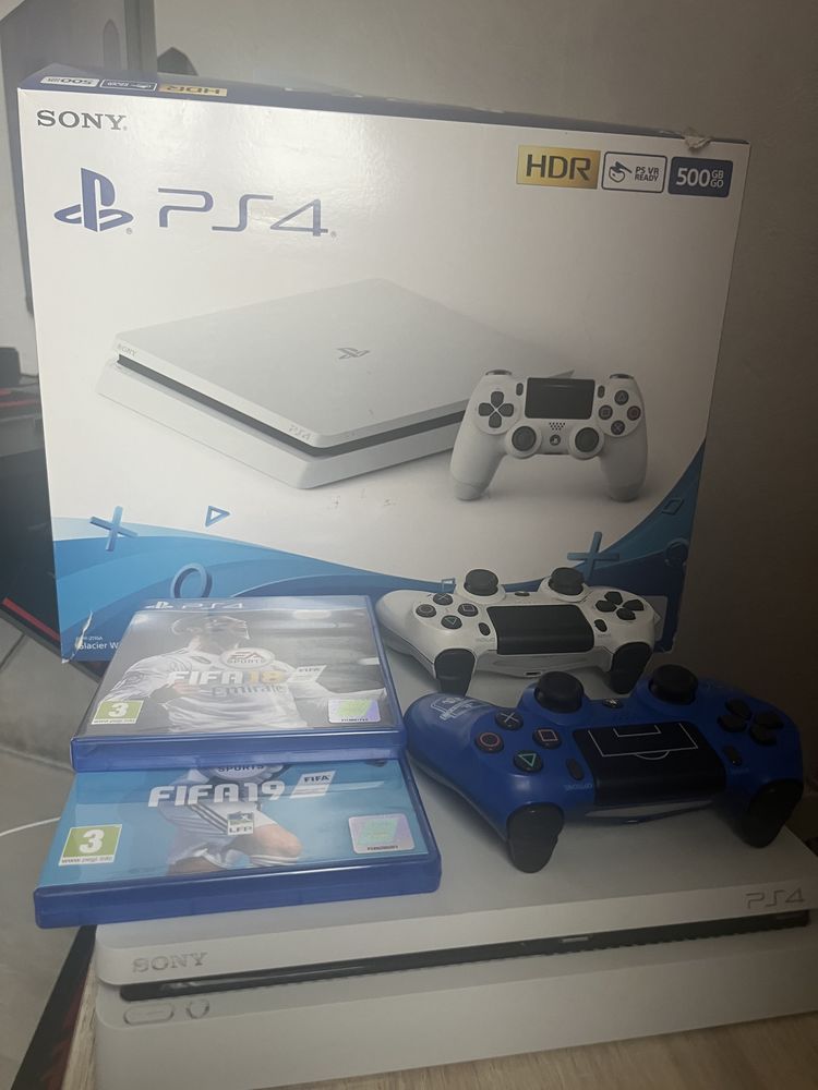 PS4 SLIM 500 go + 2 manettes + 2 jeux FIFA 2018 et 2019 230 Dax (40)