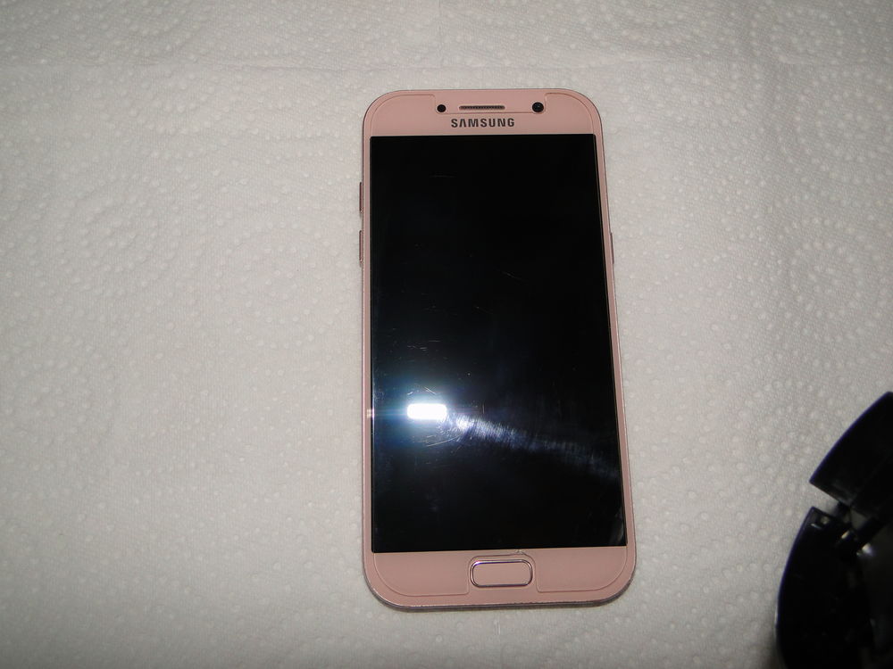 smartphone A 5 G avec chargeur neuf prix : 40 euros
40 Soullans (85)