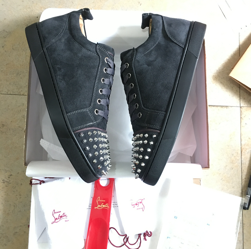 Sneakers Louboutin
370 Montargis (45)