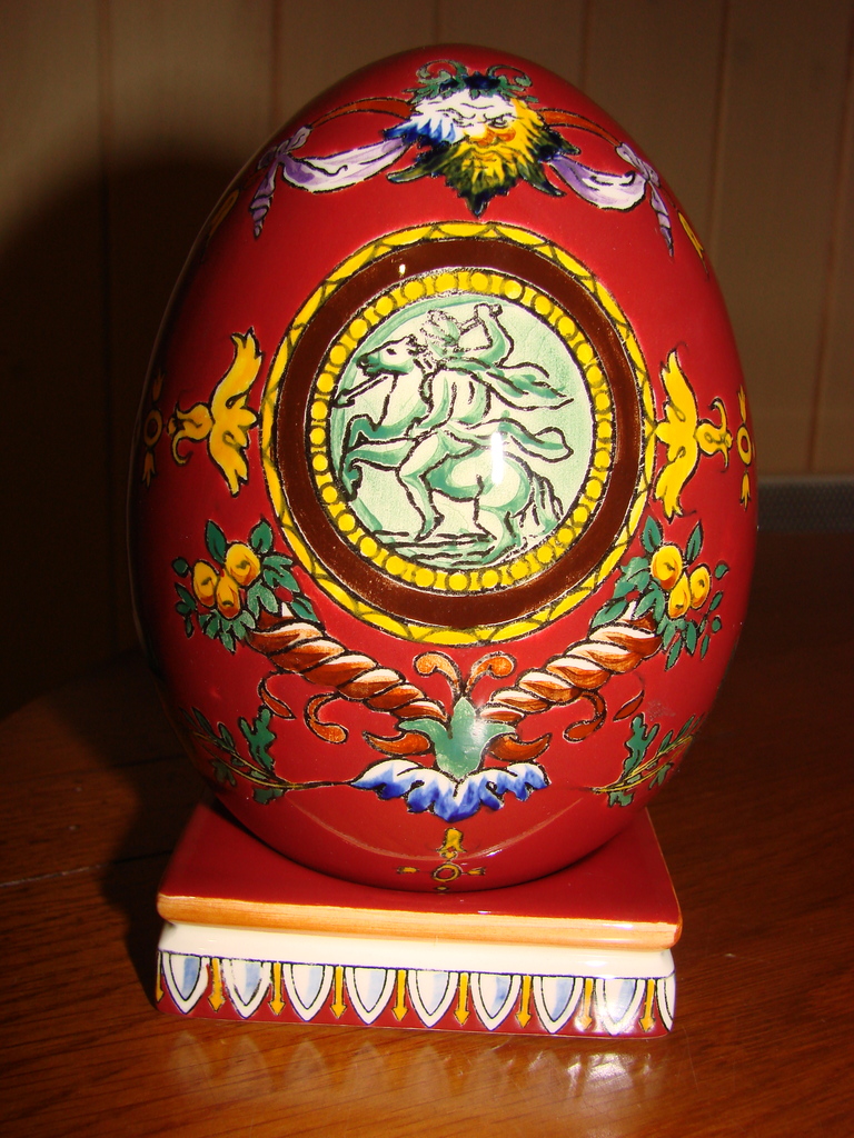 ?uf sur socle d�coratif Gien mod�le peint � la main 0 Fleury-les-Aubrais (45)