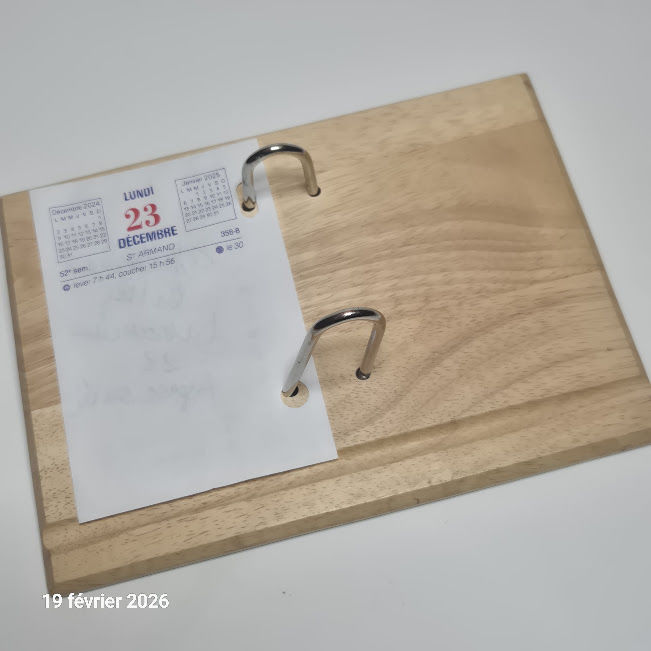 Socle pour �ph�m�ride bois - 2 arceaux m�tal 3 Saumur (49)