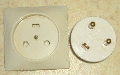 Socle 2P+T 20A et prise de terre LEGRAND, blanc 12 Versailles (78)