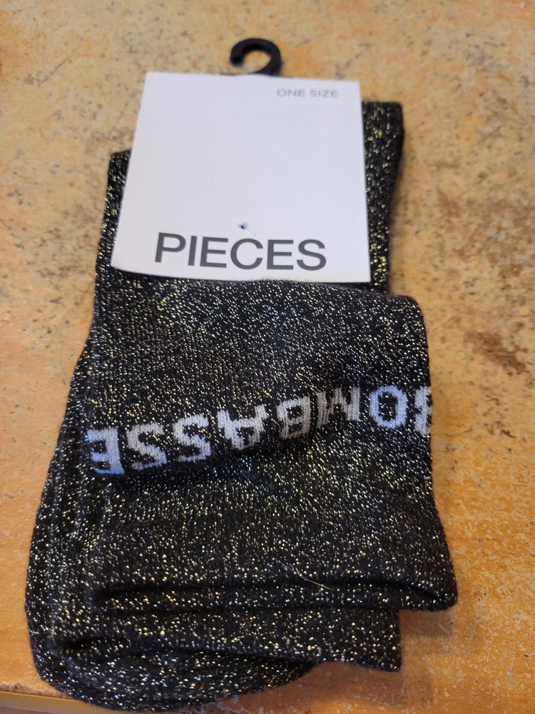 Socquette femme taille unique neuve achet� � intersport 3.5 Montb�liard (25)