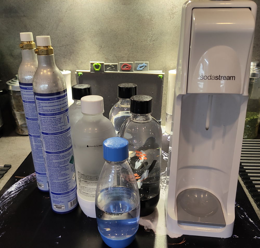 Sodastream + 5 bouteilles + 2 cartouche de gaz 50 Armissan (11)