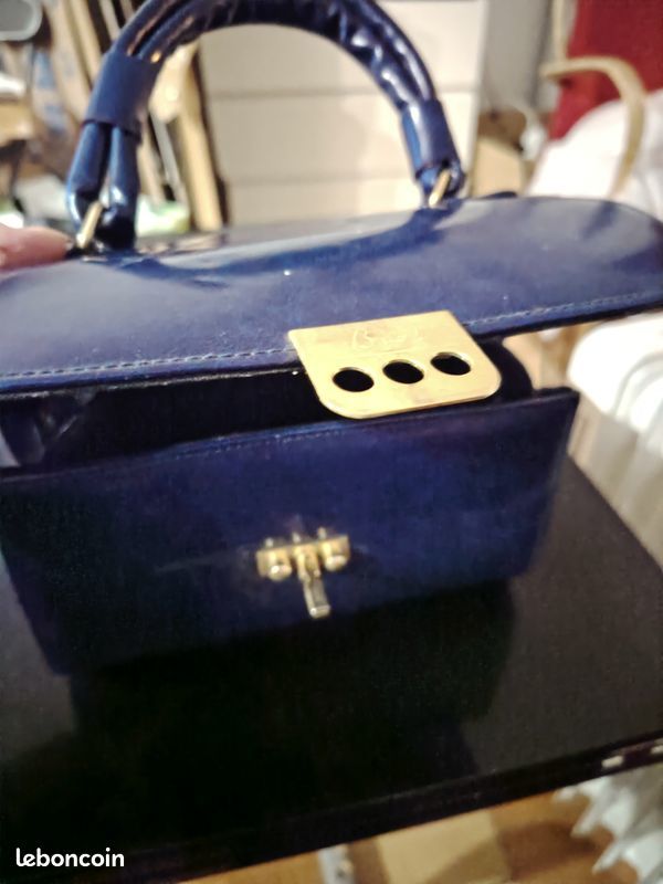 Sac de soir�e bleu nuit
10 Le Grau-du-Roi (30)