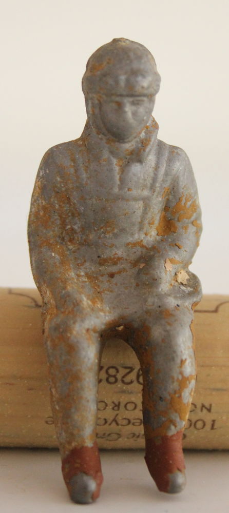 Soldat assis parachutiste en plomb 6 Issy-les-Moulineaux (92)