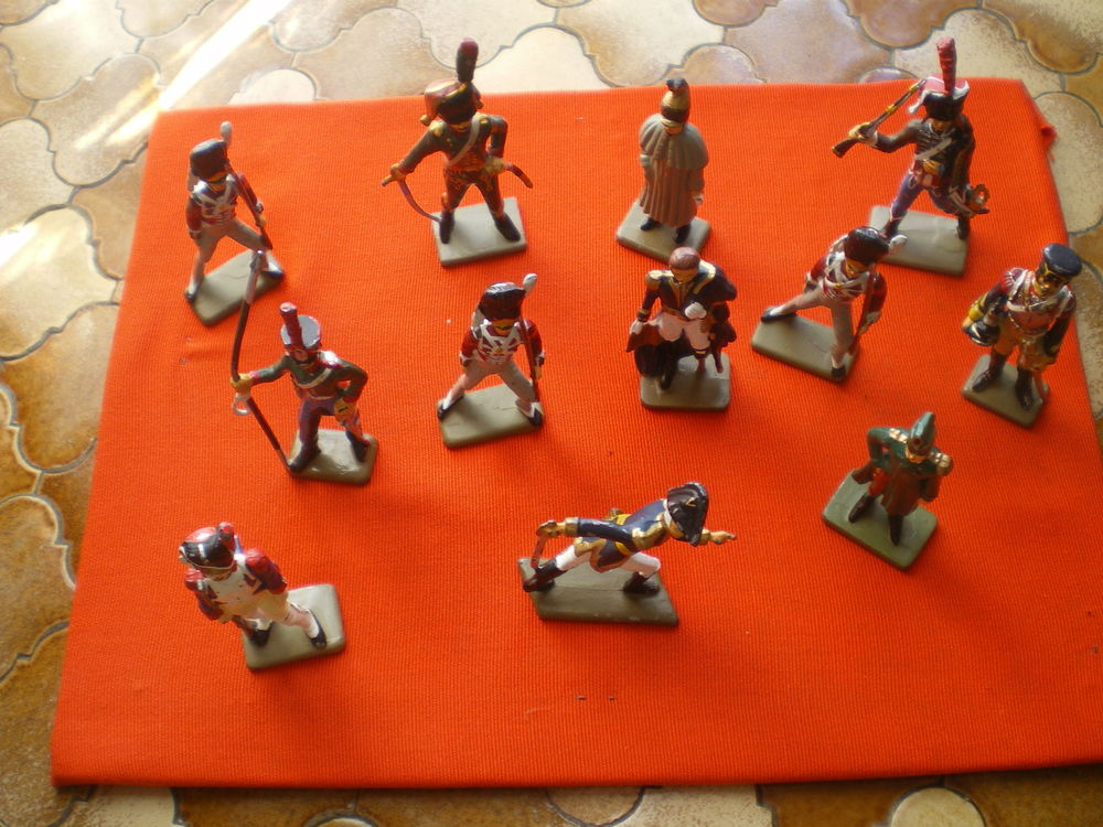 Soldats en plomb de marque Starlux sur le th�me de l'Empire. 350 Caen (14)