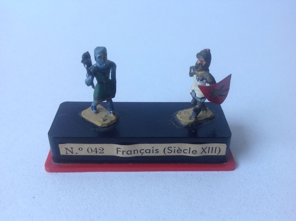 SOLDATS DE PLOMB MINIATURES XIII SI�CLE Envoi Possible
22 Tr�gunc (29)