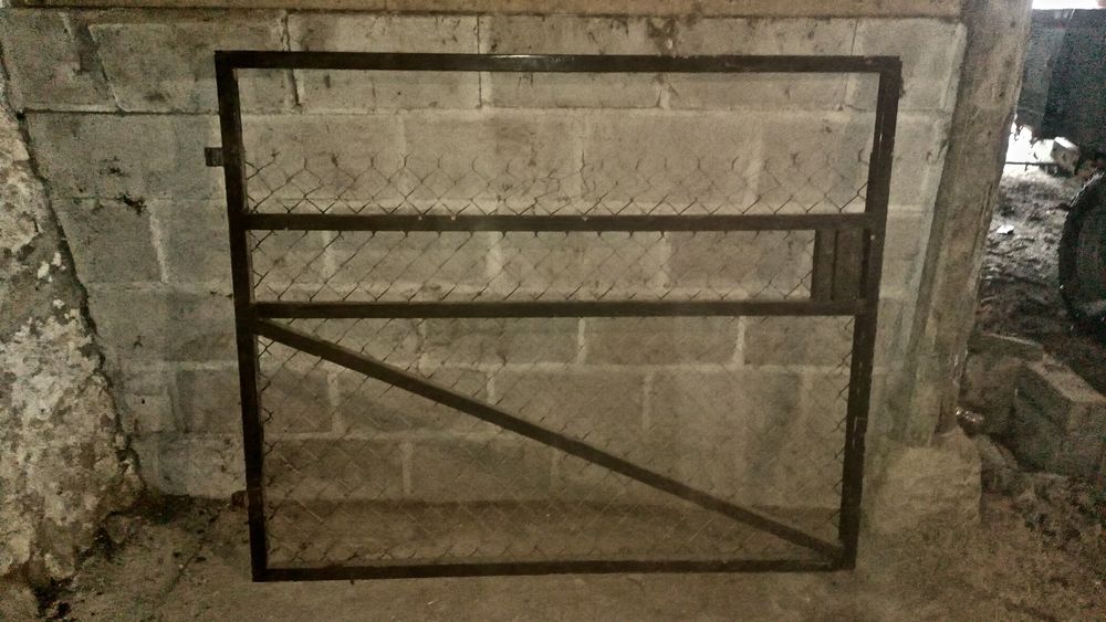 SOLIDE PETIT PORTAIL M�TALLIQUE 250 Langeais (37)