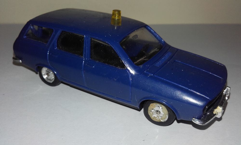 Solido - Renault R 12 Break Gendarmerie 18 Angers (49)