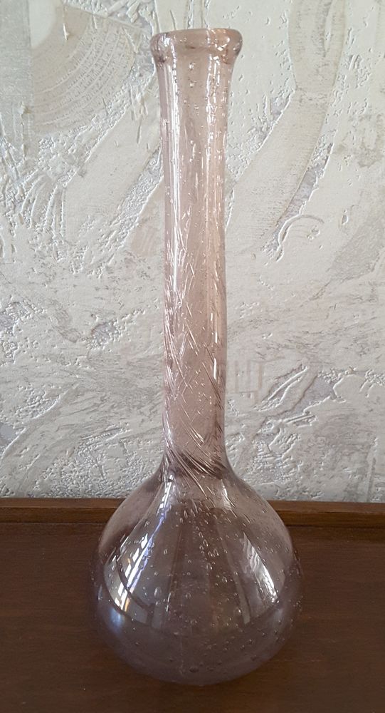 Soliflore en verre souffl� rose sign� BIOT 30 Limoges (87)