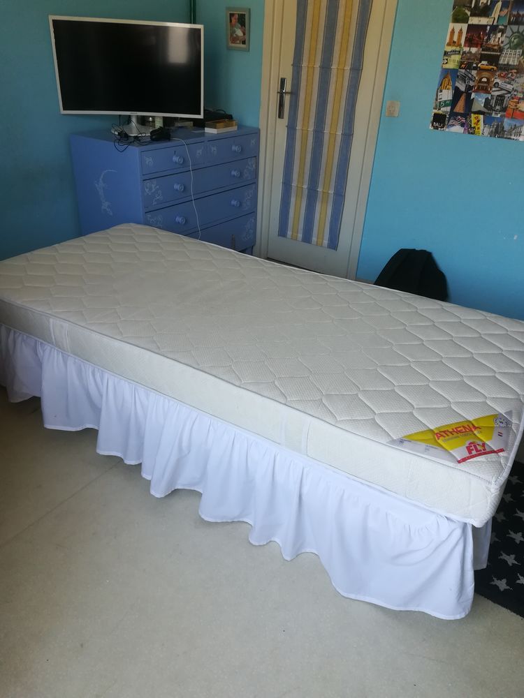 Sommer + matelas  (latex) lit individuel avec cubre sommier. 50 Levens (06)