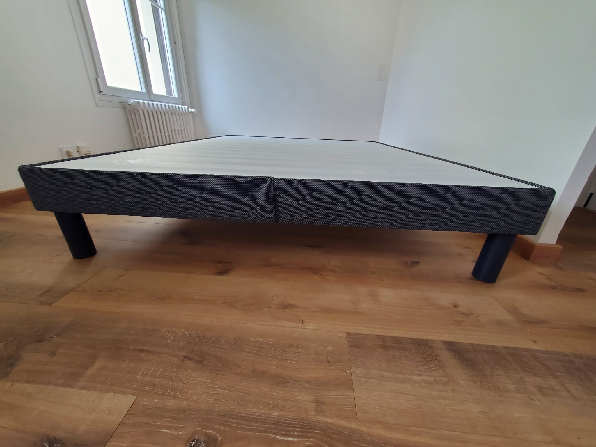 Sommier 160x200 plein + pieds ? tr�s bon �tat 100 Lamballe (22)