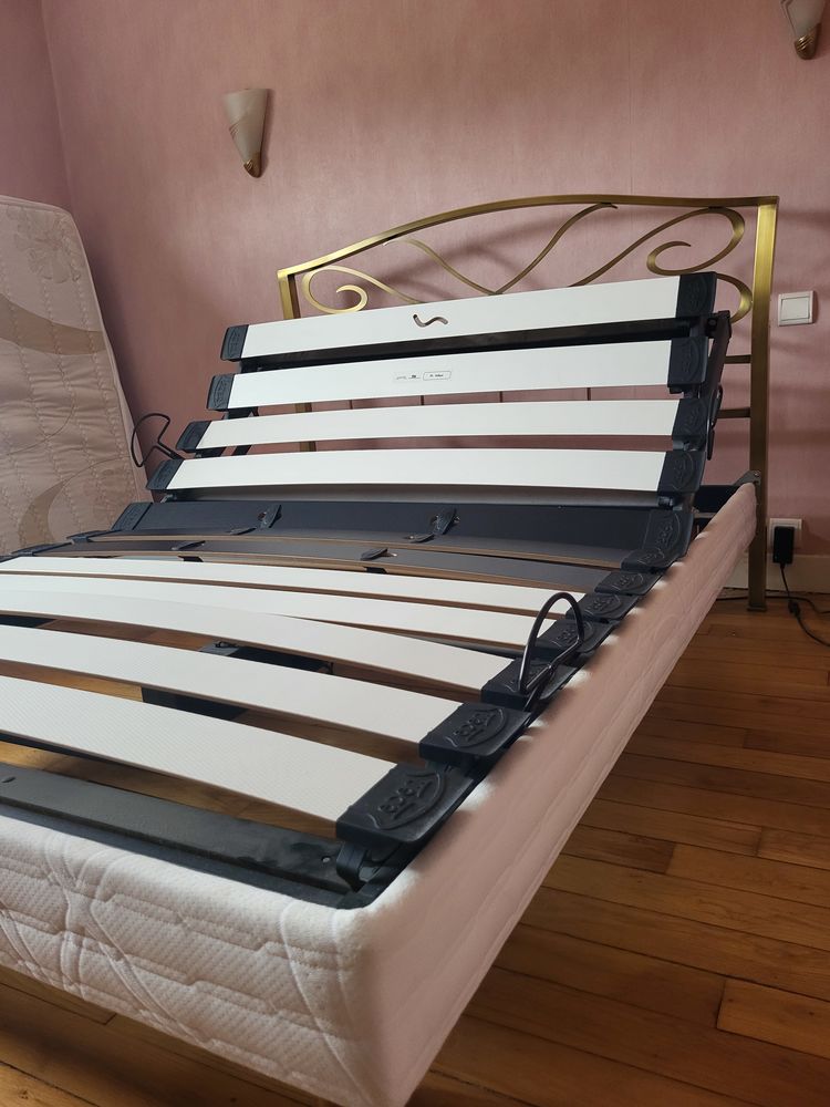 Sommier �lectrique en 140 Haut de gamme avec t�te de lit 630 Brive-la-Gaillarde (19)