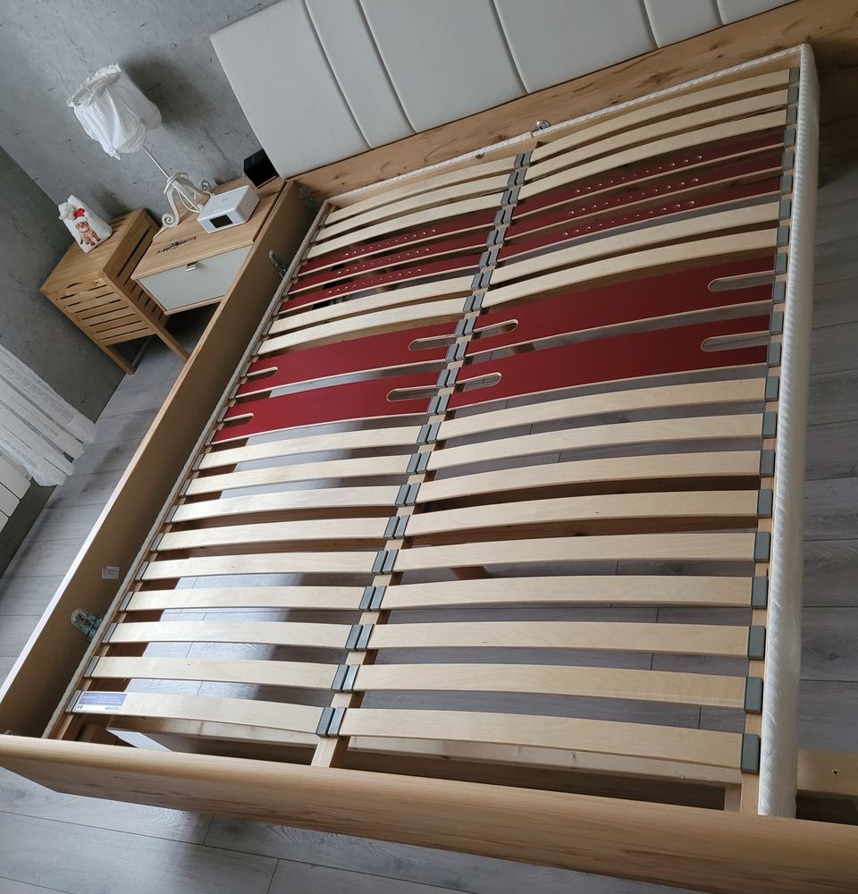 Sommier latte avec pied tr�s bon �tat . Bultex 130 L�ning (57)