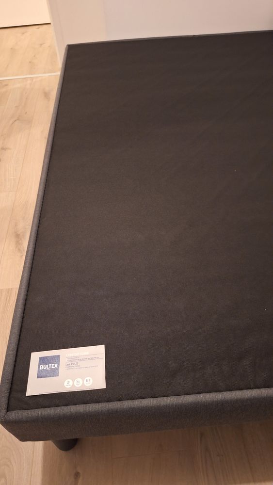 Sommier a latte avec pieds bultex 150 La Plaine St Denis (93)