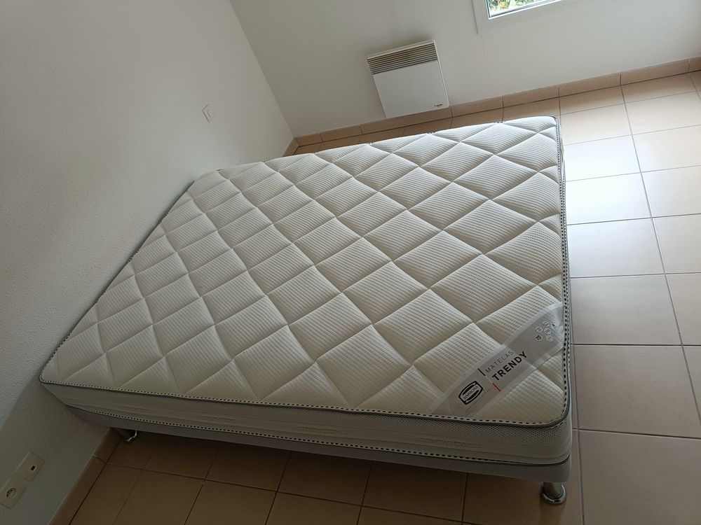 Sommier � lattes et matelas � ressorts ensach�s 400 Grenade (31)