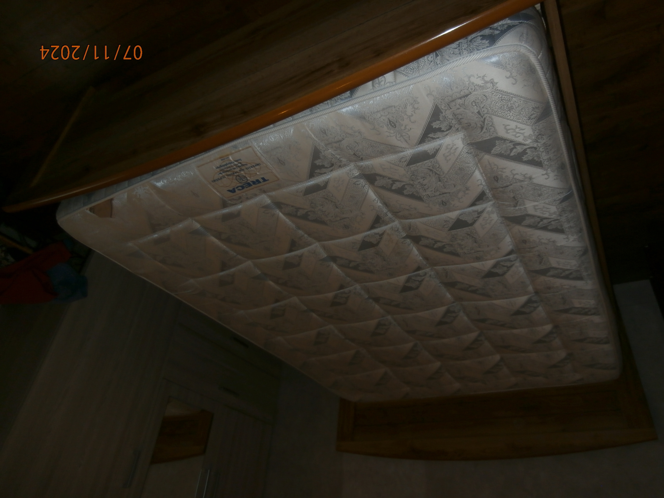 sommier � lattes et matelas excellent �tat 140x190 0 Auxerre (89)