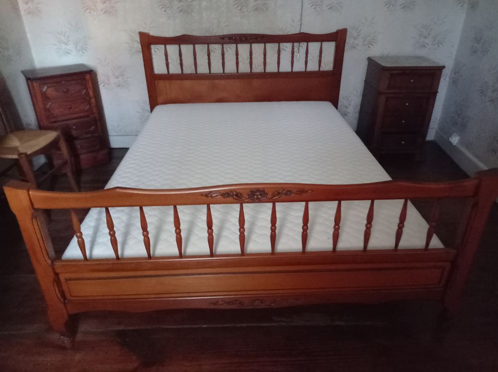 Lit et sommier � lattes recouvert 100 Gujan-Mestras (33)