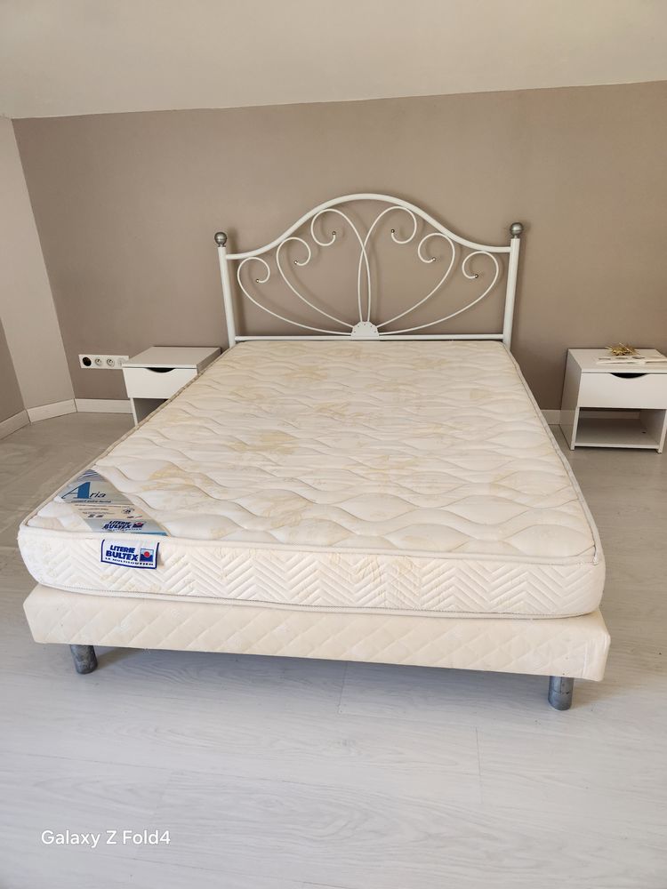 lit + sommier � lattes + sommier BULTEX + 2 tables de 160 Saint-Maurice-de-Satonnay (71)