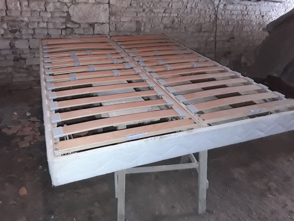 SOMMIER � LATTES  140 T�TE ET PIED  RELEVABLES
BONNE AFFAIRE 40 Mauz�-sur-le-Mignon (79)