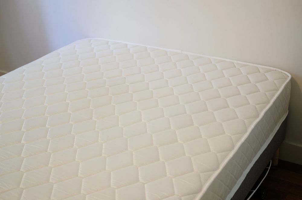 : Lit Sommier et Matelas Hypnia 140 x 200 600 Le Mesnil-Saint-Denis (78)