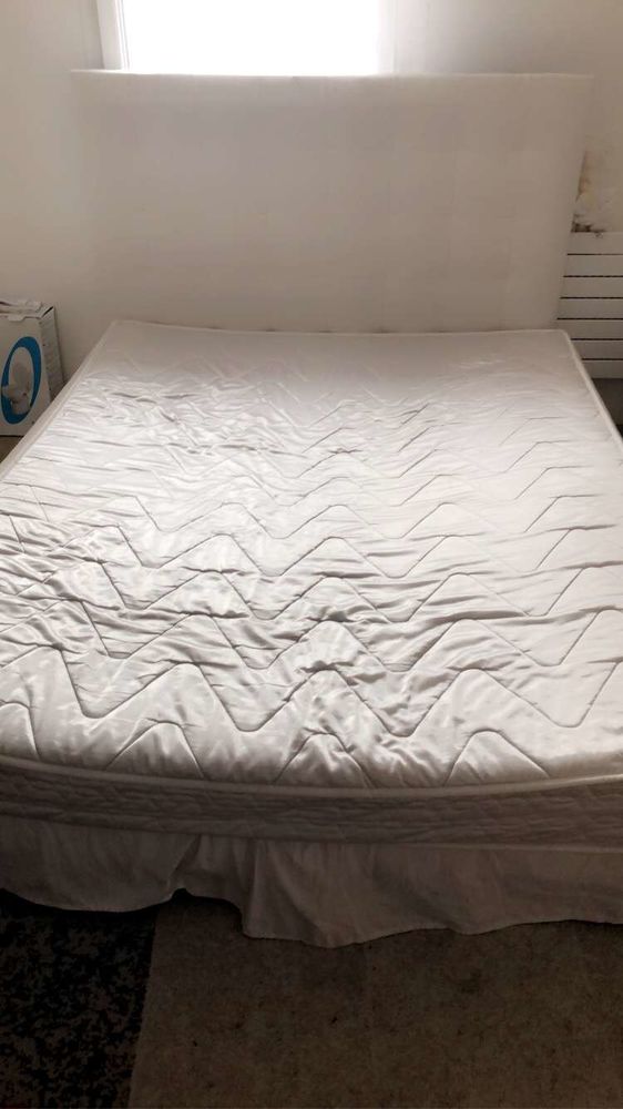 Sommier + Matelas + T�te de lit blanc 100 Bois-Colombes (92)