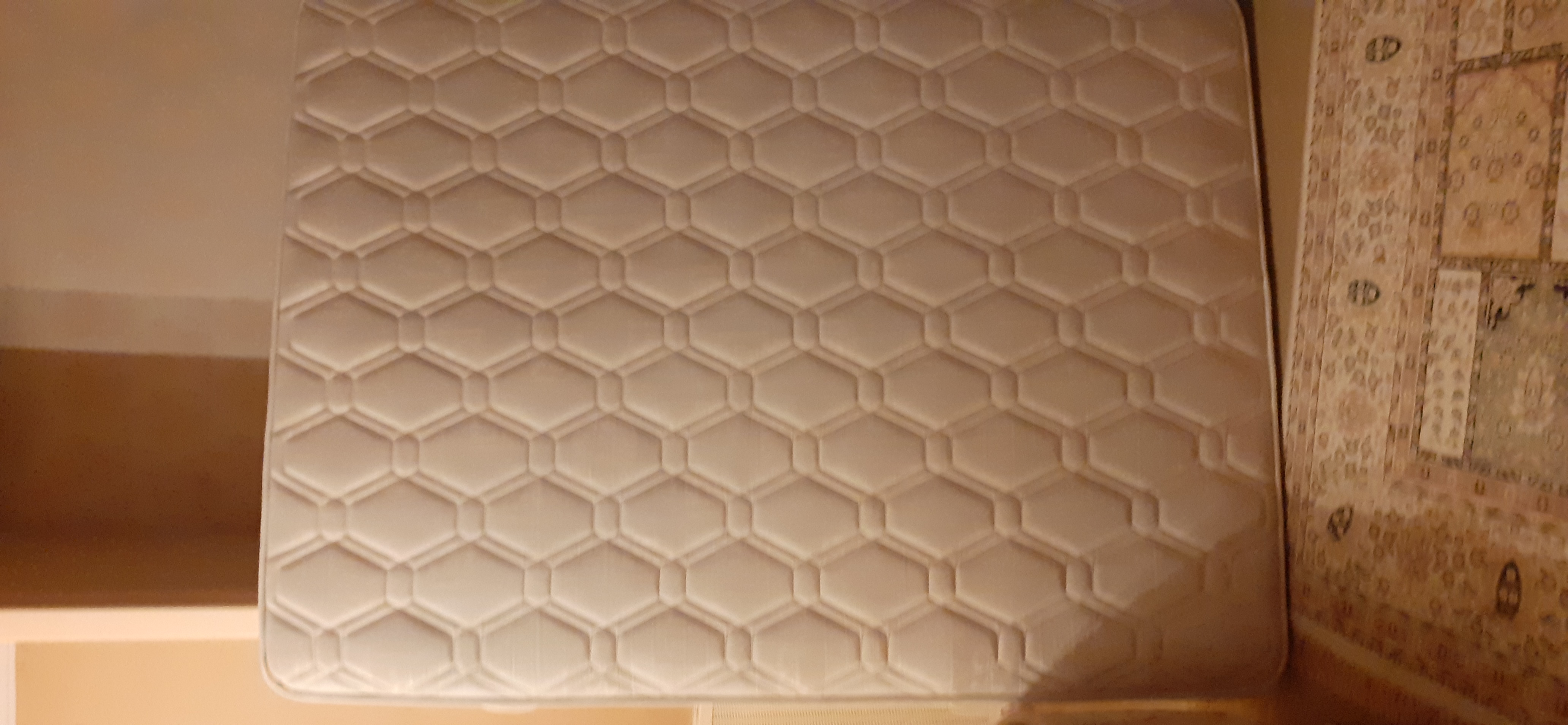 sommier et matelas 140 x190 ;
50 Euros . Bon �tat 50 Locmaria-Grand-Champ (56)