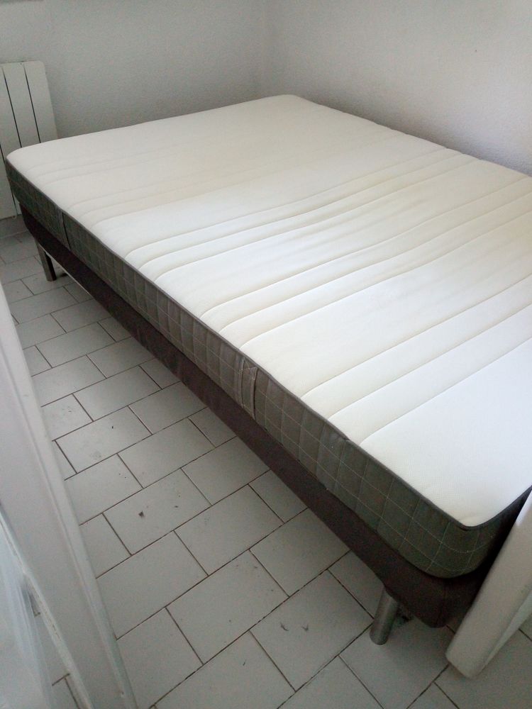sommier et matelas 140 100 La Grande-Motte (34)