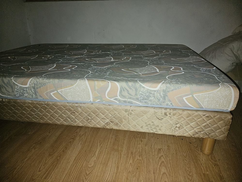 Lit sommier et matelas 55 Gourdon (46)