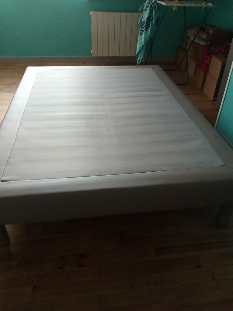sommier tapissier sur pieds 90 Plouaret (22)