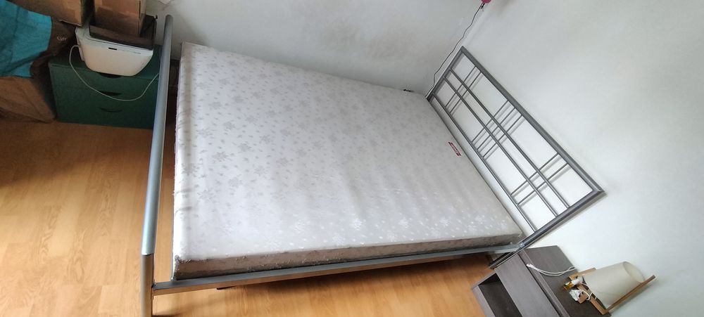 Lit et sommier tapissier 140*190 et table de nuit 100 Lyon 7 (69)