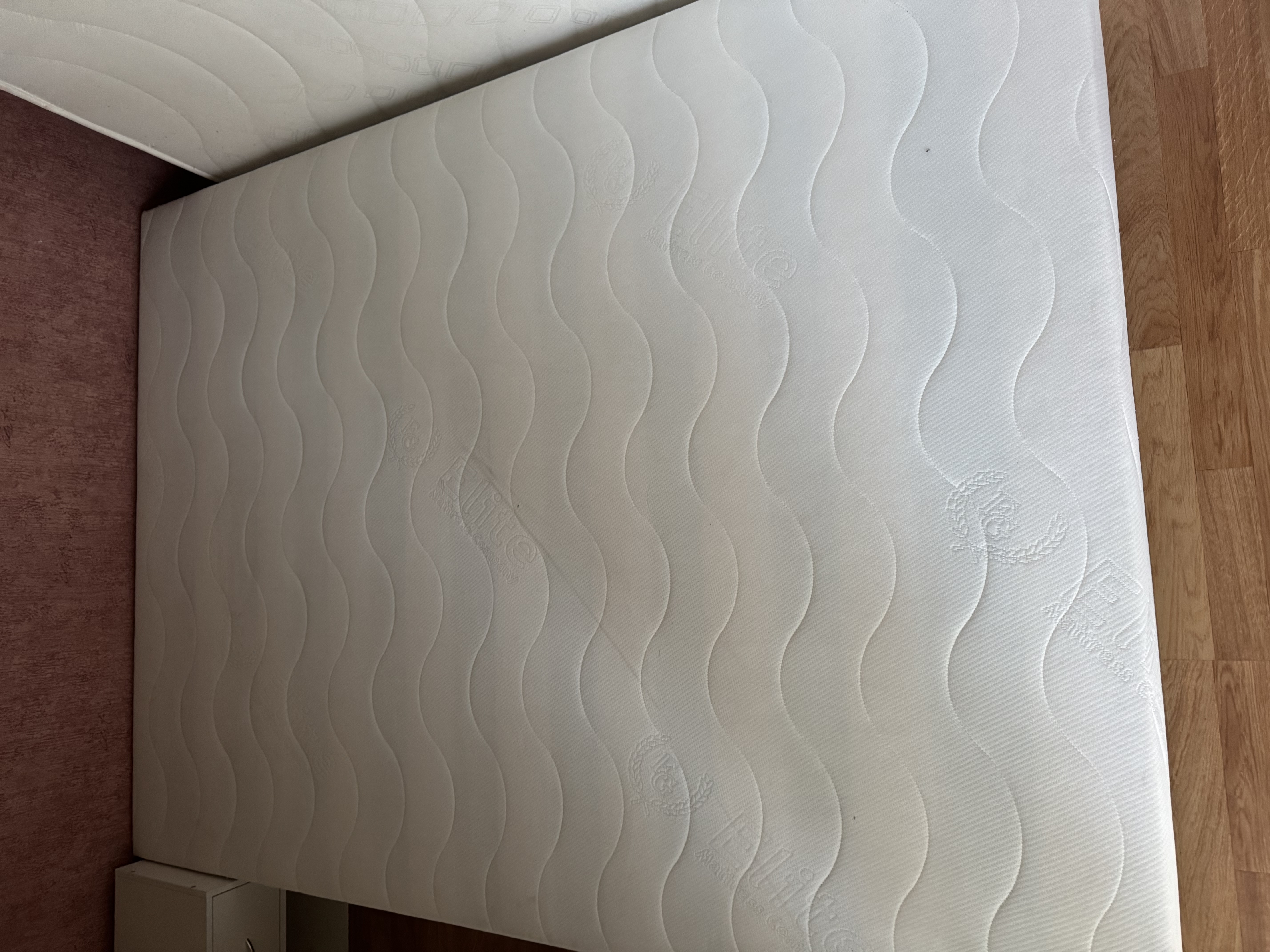 Sommier 140 par 190 
50 Saint-Ouen-l'Aum�ne (95)