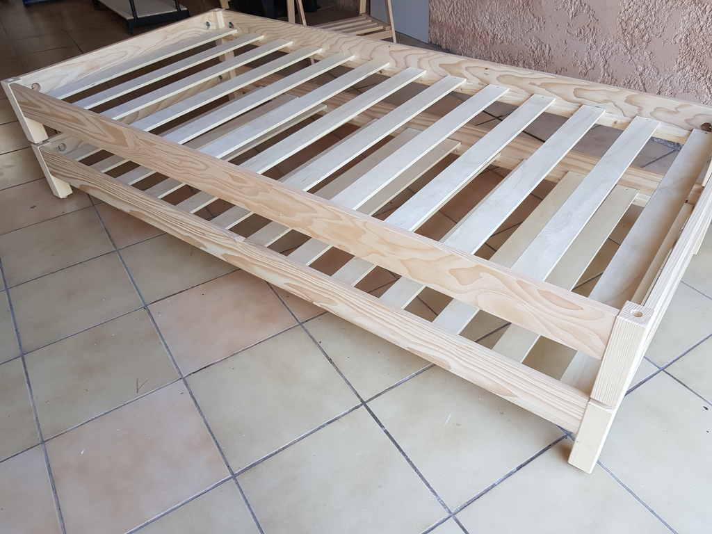 2  sommiers en Bois Naturel avec Lattes 90 Fr�jus (83)