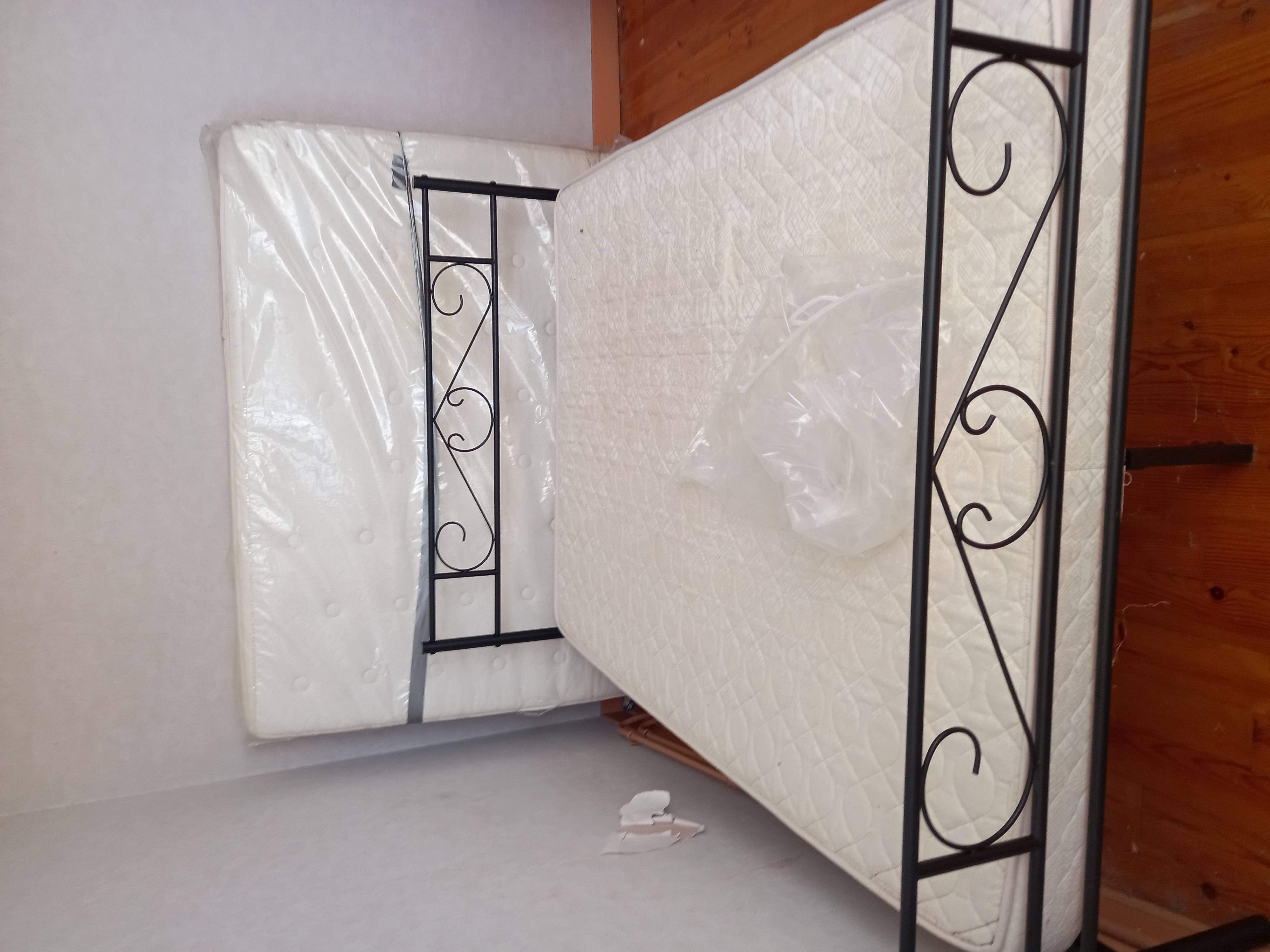 Sommiers, meubles, buffet, tables de nuit, bureaux, etc 5 Saint-Genis-l'Argenti�re (69)